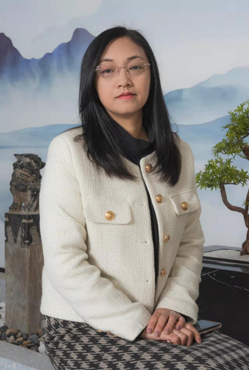 “云”蒸“霞”蔚在工作　“云”窗“霞”户于生活 记艺术设计学院建筑室内设计教研室主任曹云霞老师