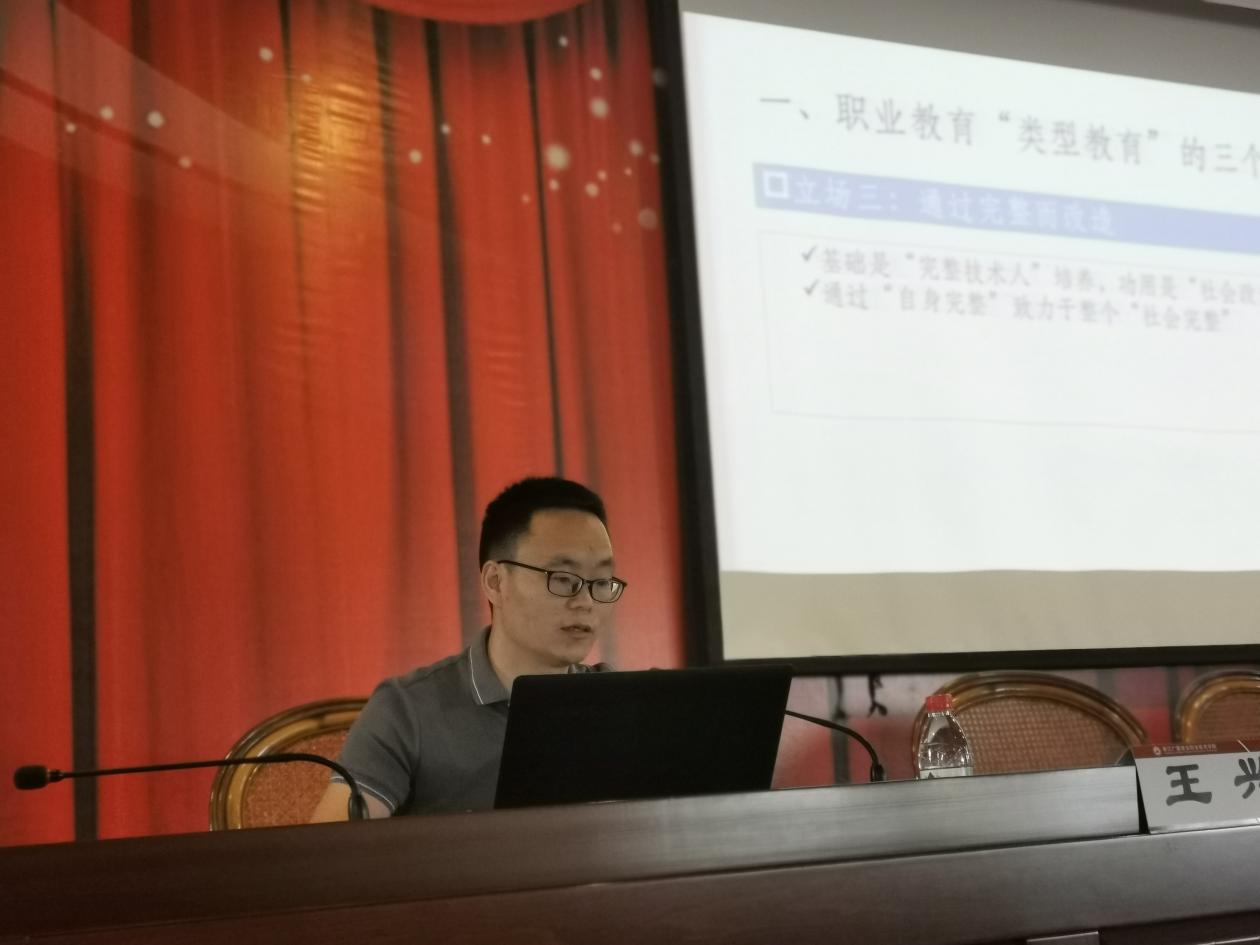 2022年校最美教师：王兴