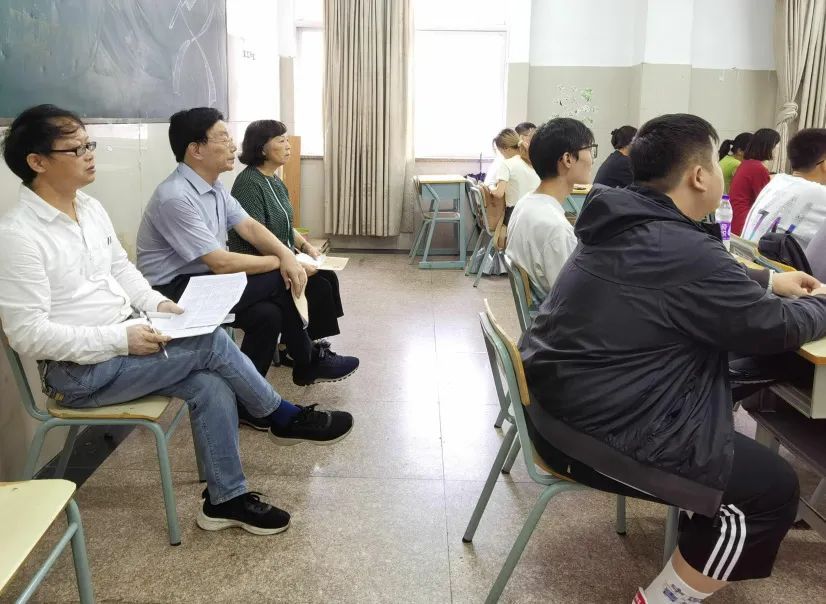 保秩序、保稳定、保质量 校领导走进课堂与师生共上“开学第一课”