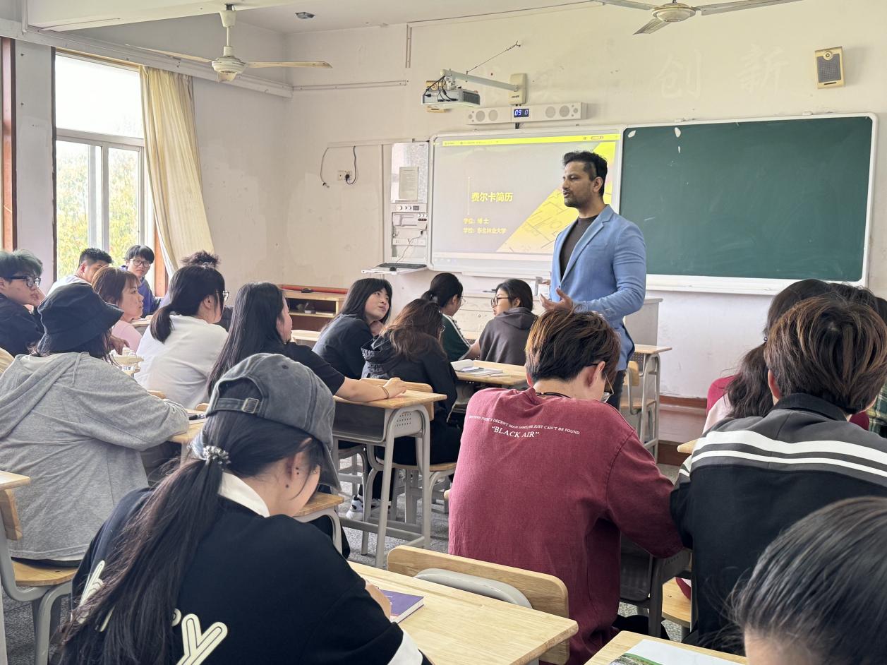 领略创业金融魅力：费尔卡博士公开课点燃学习热情