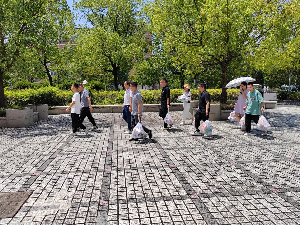 热浪滔滔送清凉 共战高温保进度