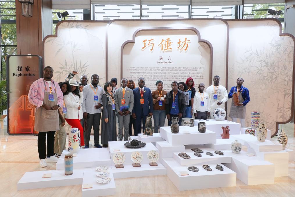“巧倕坊——2024中国和非洲国家手工艺创作交流” 成果展惊艳亮相中非经贸和文化论坛