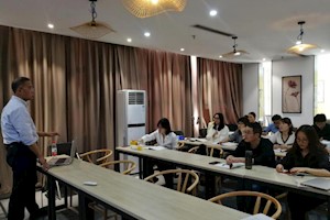 开云kaiyun官方入口组织大学英语教师系列培训