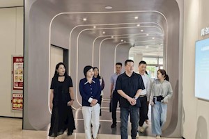 东阳市政协副主席楼红霞  莅临开云kaiyun官方入口大学生创业园参观指导